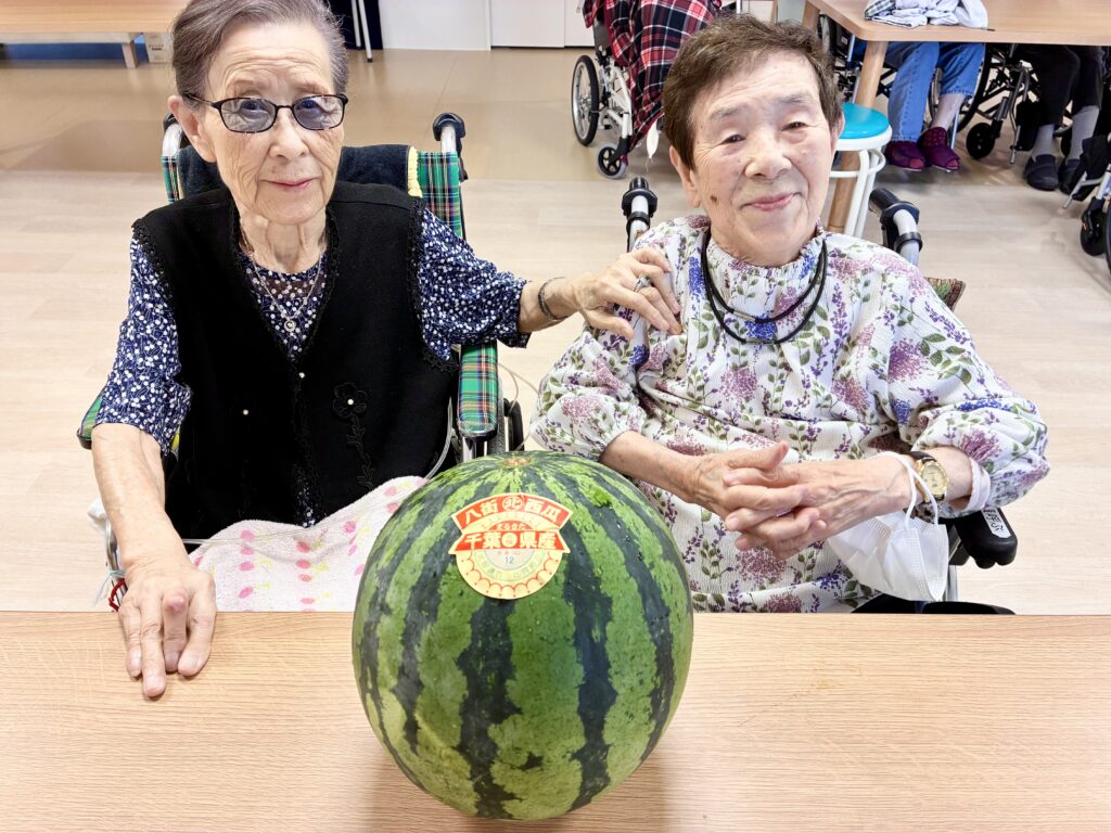 八街産の大きなスイカ